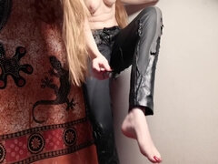 Leie, Schönheit, Verrückt, Fetisch, Deutsch, Hd, Leder, Pissen
