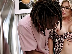 Grosser schwanz, Schlampe, Schwarz, Schwarz, Behaart, Interrassisch, Lingerie, Milf