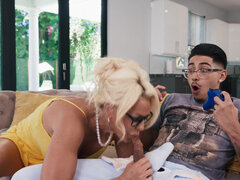 Curvy Taylor Vixen seduced her son's friend