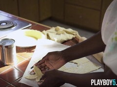 18 jaar, Zwart, Naakt, Klein, Kut duiken, Softcore pornografie, Tiener, Tieten likken