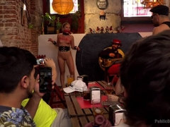 Bondage domination sadisme masochisme, Bondage, Brunette brune, Femelle, Lesbienne, Nue, Public, Rasée