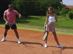 Culo, Mamada, Semen en la boca, Húngaro, Besar, Al aire libre, Falda, Tetas