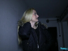 Enthousiasteling, Blond, Pijpbeurt, Handbeurt, Masturbatie, Buiten, Gezichtspunt, Openbaar
