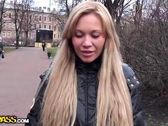 Blonde goes for risky outdoor blowjob