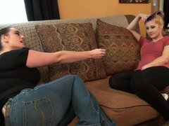 18 ans, Amateur, Blonde, Brunette brune, Fétiche, Fétiche des pieds, Mère que j'aimerais baiser, Adolescente