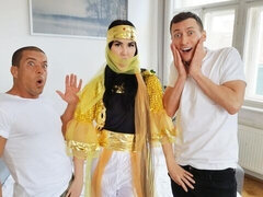 18 ans, Asiatique, Gros cul, Sucer une bite, En levrette, Seins naturels, Adolescente, Nénés