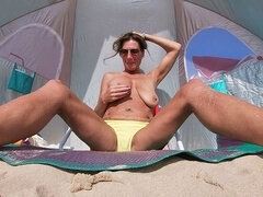Amateur, Plage, Bikini, Fait maison, Masturbation, Mère que j'aimerais baiser, Seins naturels, Public