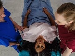 Wohlbeleibte schöne frauen, Grosse titten, Blasen, Braunhaarige, Arzt, Hundestellung, Fingern, Handjob