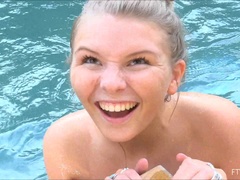 Анальный секс, Крупный план, Пальцем, Оргазм, На публике, Соло, Молоденькие, Под юбкой