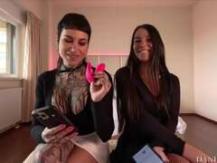 Fetisch, Hd, Lesbisch, Lingerie, Öffentlich, Tätowierung, Spielzeuge, Nass