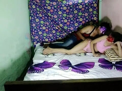 Enthousiasteling, Mooi, Stel, Indisch, Rijpe lesbienne, Ruw, Tieten likken, Bekijker