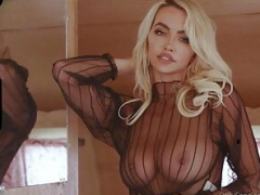 Lindsey Pelass’ Love bubbles