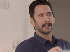 Leie, Grosser schwanz, Blasen, Braunhaarige, Hundestellung, Fingern, Handjob, Titten