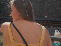 18 ans, Cul, Nana, Plantureuse, Branlette thaïlandaise, Argent, Seins naturels, De plein air