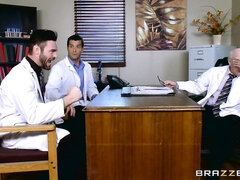 Anal, Gros cul, Mignonne, Médecin, Double pénétration, Hard, Plan cul à trois, Uniforme