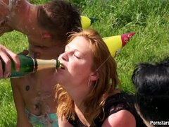 衣服着たままセックス, 食べ物, グループ, 自家製, レズビアン, アウトドア, パーティ, スインガー
