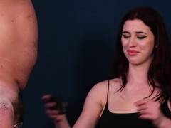 Brunette brune, Homme nu et filles habillées, Conversation vulgaire, Hd, Branler, Masturbation, Plan cul à trois