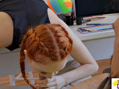 Tussi, Grosser schwanz, Blasen, Spermaladung, Behaart, Handjob, Zierlich, Titten