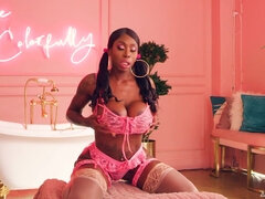 Grosser arsch, Grosse titten, Schwarz, Vollbusig, Schwarz, Riesig, Muschi, Titten