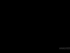 In den arsch, Aus dem arsch in den mund, Grosser arsch, Blasen, Süss, Doppelpenetration, Aufs gesicht abspritzen, Lecken