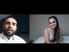 18 años, Morena, Familia, Penetracion con dedos, Masturbación, Tetas naturales, Nalgadas, Desnudarse