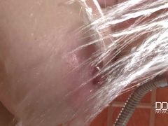Bad, Vollbusig, Tschechisch, Füsse, Nackt, Rasiert, Erotischer film, Solo