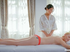 Tetas grandes, Penetracion con dedos, Besar, Lesbiana, Lamidas, Lencería, Masturbación, Coño