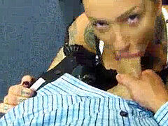 Faciale, Doigter, Bureau, Orgasme, Lécher le sphincter, Tatouage, Uniforme, Pute