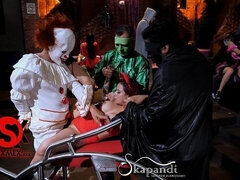 Grosser arsch, Grosser schwanz, Grosse titten, Blasen, Hundestellung, Milf, Party, Rasiert