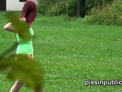 18 ans, En gros plan de très près, Compilation, Jeans, Pisser, Public, Rousse roux, Adolescente