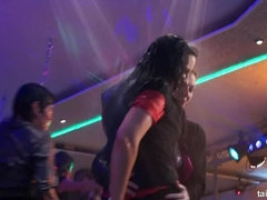 Aangekleed, Genootschap, Interraciaal, Lesbisch, Orgie, Satijn, Douche, Nat