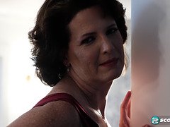 Bruinharig, Vies, Jurk, Harig, Hakken, Masturbatie, Moeder die ik wil neuken, Alleen