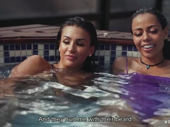Chica, Tetas grandes, Tetona, Lesbiana, Piscina, Trio, Tetas, Mojado