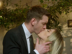 Sucer une bite, Gorge profonde, Faciale, Léchez, Bureau, Chatte, Chevaucher, Rugueux