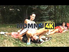 Gros clito, Gros seins, Brunette brune, Tromperie, Cocu, De plein air