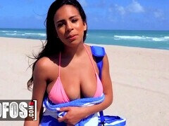 Verga grande, Bikini, Mamada, Morena, Natural, Al aire libre, Público, Chupando