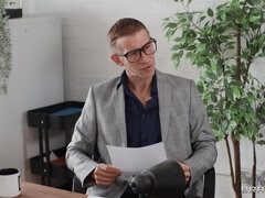 デカチン, フェラチオ, イギリス人, 衣服着たままセックス, 怪物, オフィス, 赤毛, フェラする