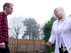 Blondine, Blasen, Lecken, Lingerie, Reif, Milf, Muschi, Flotter dreier