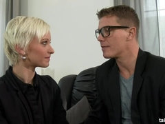 Blasen, Bekleidet, Handjob, Hardcore, Masturbation, Nackt, Pissen, Ablutschen