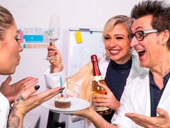 デカパイ, ブロンド, ディルド, 指いじり, 目瞪口呆, 手コキする, ヒール, 淫乱熟女