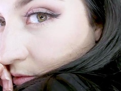 Amateur, Morena, Tacones, Lencería, Masturbación, Medias largas, Juguetes, Bajo la falda