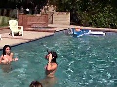 Amateur, Penetracion con dedos, Fiesta, Piscina, Coño, Adolescente