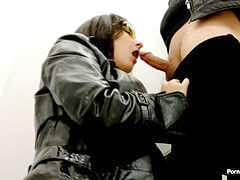 torrid Public inexperienced blow-job in Porch