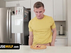 Grote mammen, Blond, Rondborstig, Bedriegen, Man die toekijkt, Diep in de keel, Stiefmoeder, Tieten likken