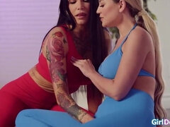 Gros seins, Blonde, Domination, Face assise, Léchez, Mère que j'aimerais baiser, Orgasme, Nénés