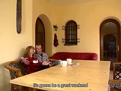 Sucer une bite, Petit ami, Brunette brune, Papa, Fille, Hd, Mature, Maman