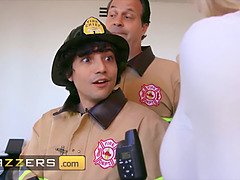 Grosser schwanz, Blasen, Geile alte tussi, Kehlenfick, Reif, Milf, Mutti