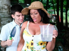 Culo grande, Tetas grandes, Mamada, Estilo perrito, Pajear, Al aire libre, Afeitado, Voyeur