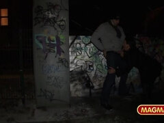 Blasen, Hundestellung, Fetisch, Frau frau mann, Deutsch, Hd, Öffentlich, Flotter dreier