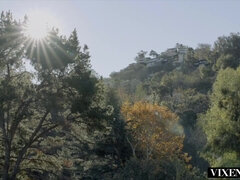 Julio Gomez And Marica Hase - Japanese Journalist Vs The Biggest Bbc In The World